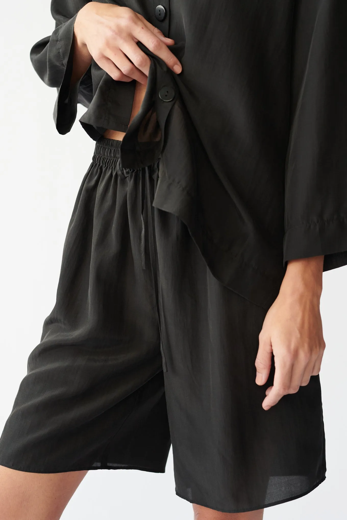 ELI SHORTS - BLACK - RECYCLED SILK/SILK